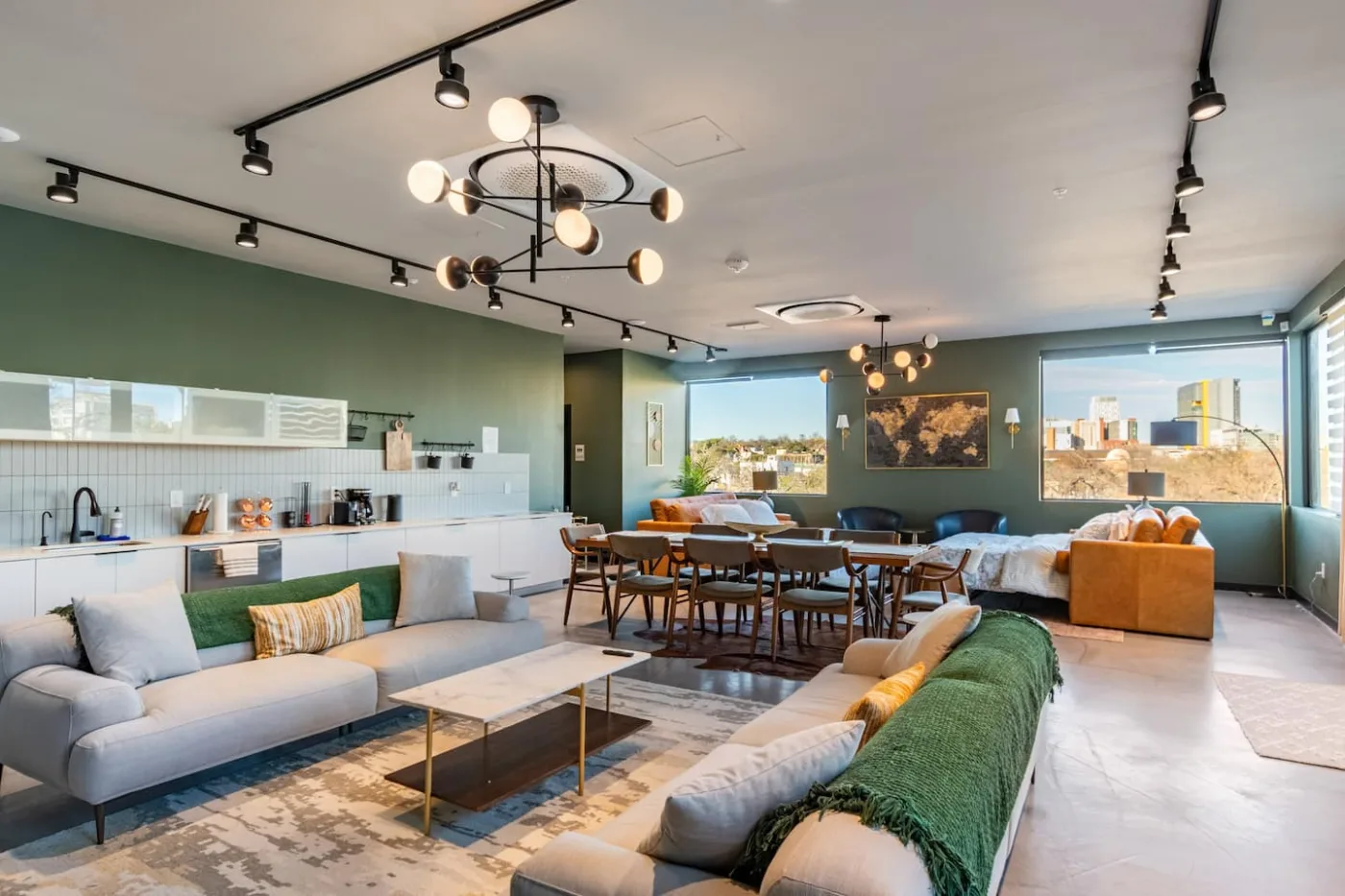 Capitol Loft suite: open-plan living area with kitchen, dining table and sofas